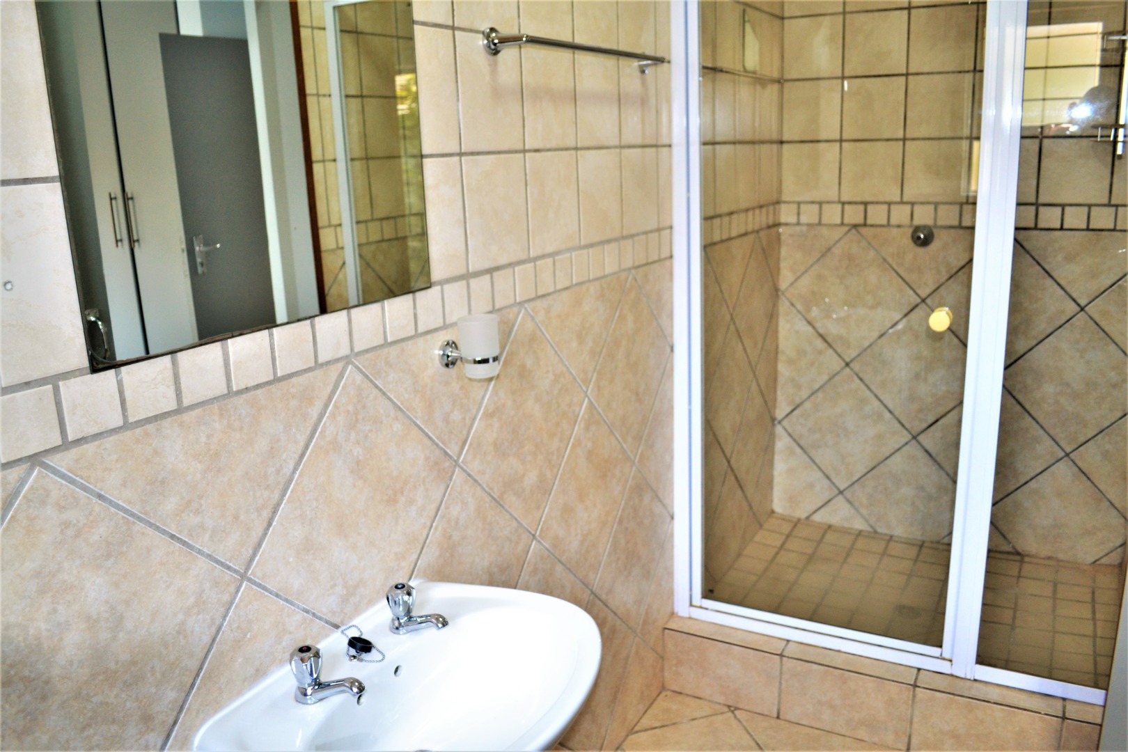 2 Bedroom Apartment / Flat To Rent in Tijger Vallei RE/MAX™ of Southern Africa