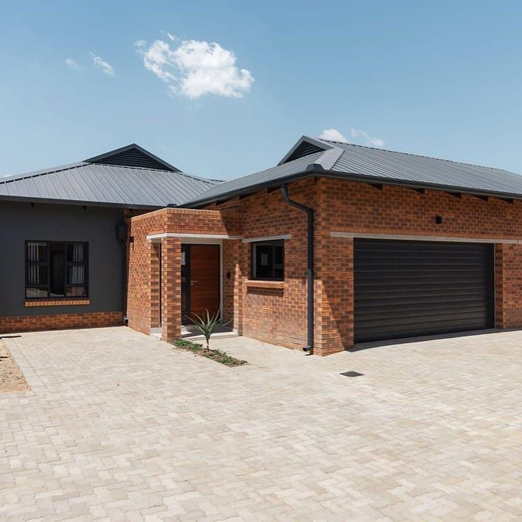 3 Bedroom Townhouse To Rent in Six Fountains Residential Estate RE