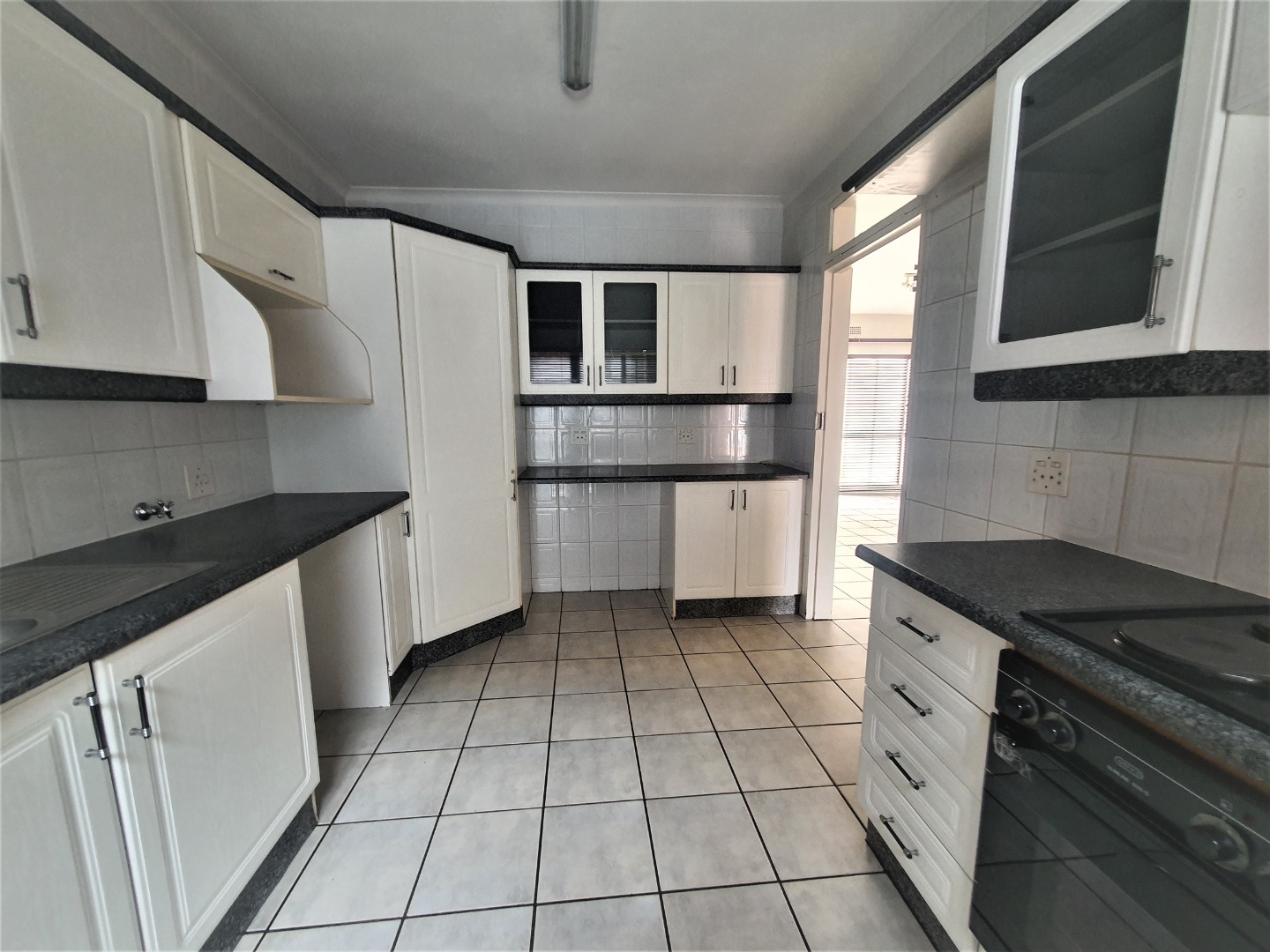 3 Bedroom Townhouse For Sale in Fairland RE/MAX™ of Southern Africa