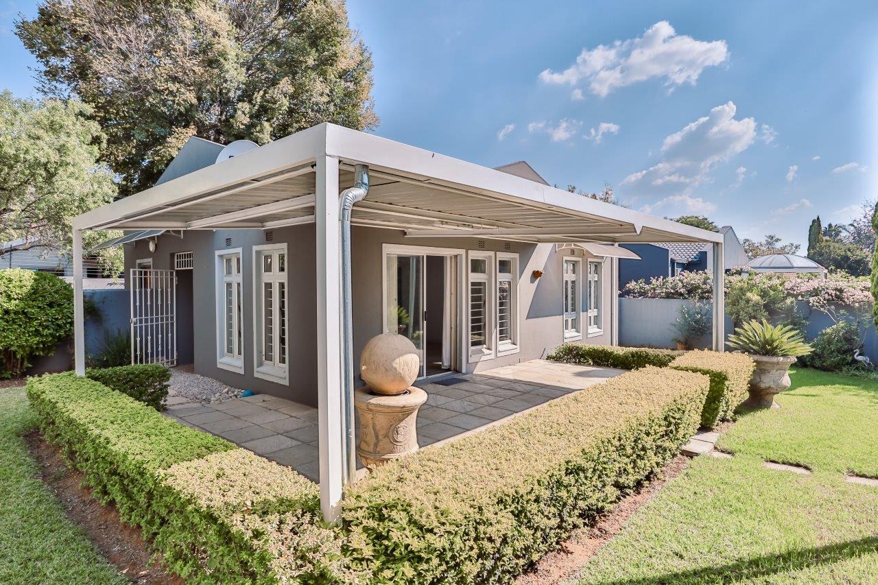 2 Bedroom House For Sale in Douglasdale RE/MAX™ of Southern Africa