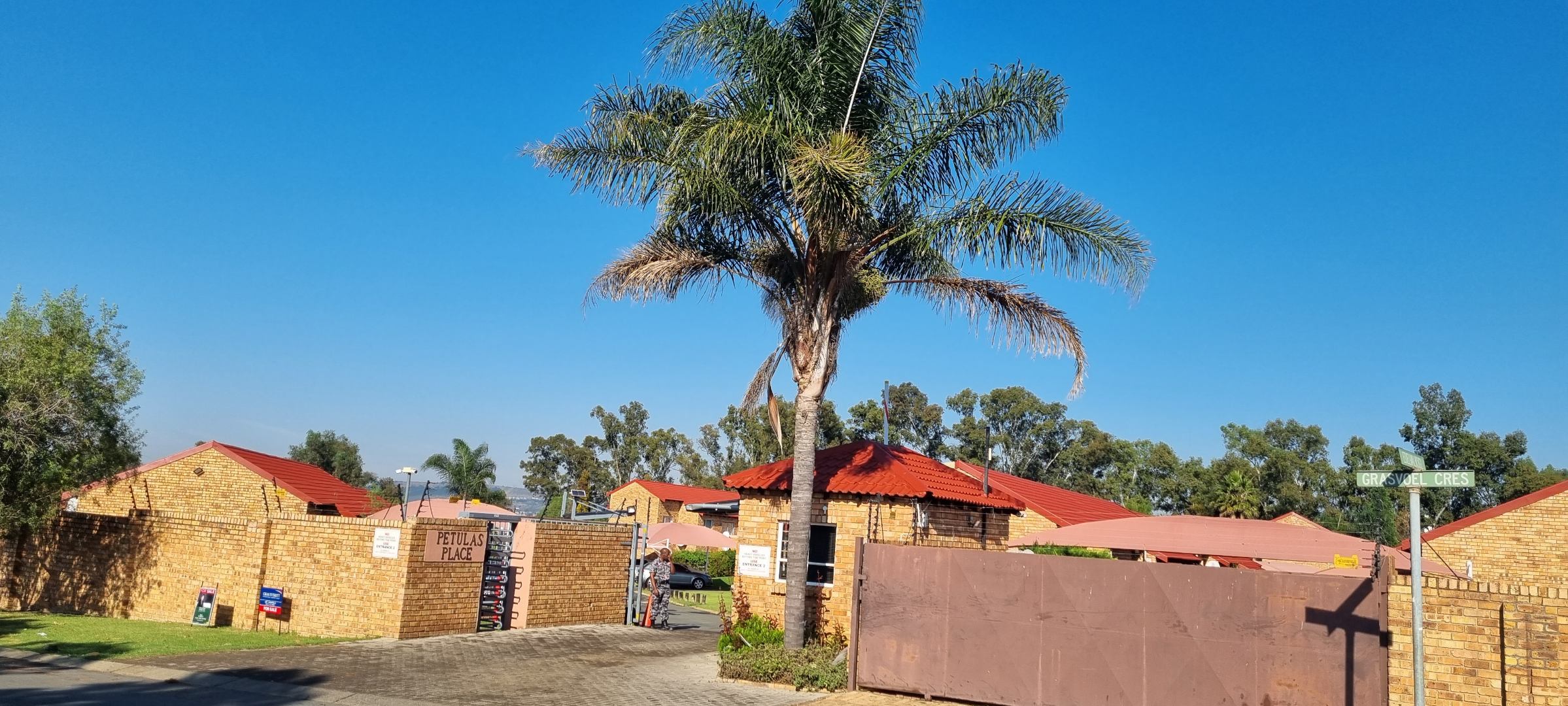 2 Bedroom Townhouse For Sale in Liefde En Vrede RE/MAX™ of Southern