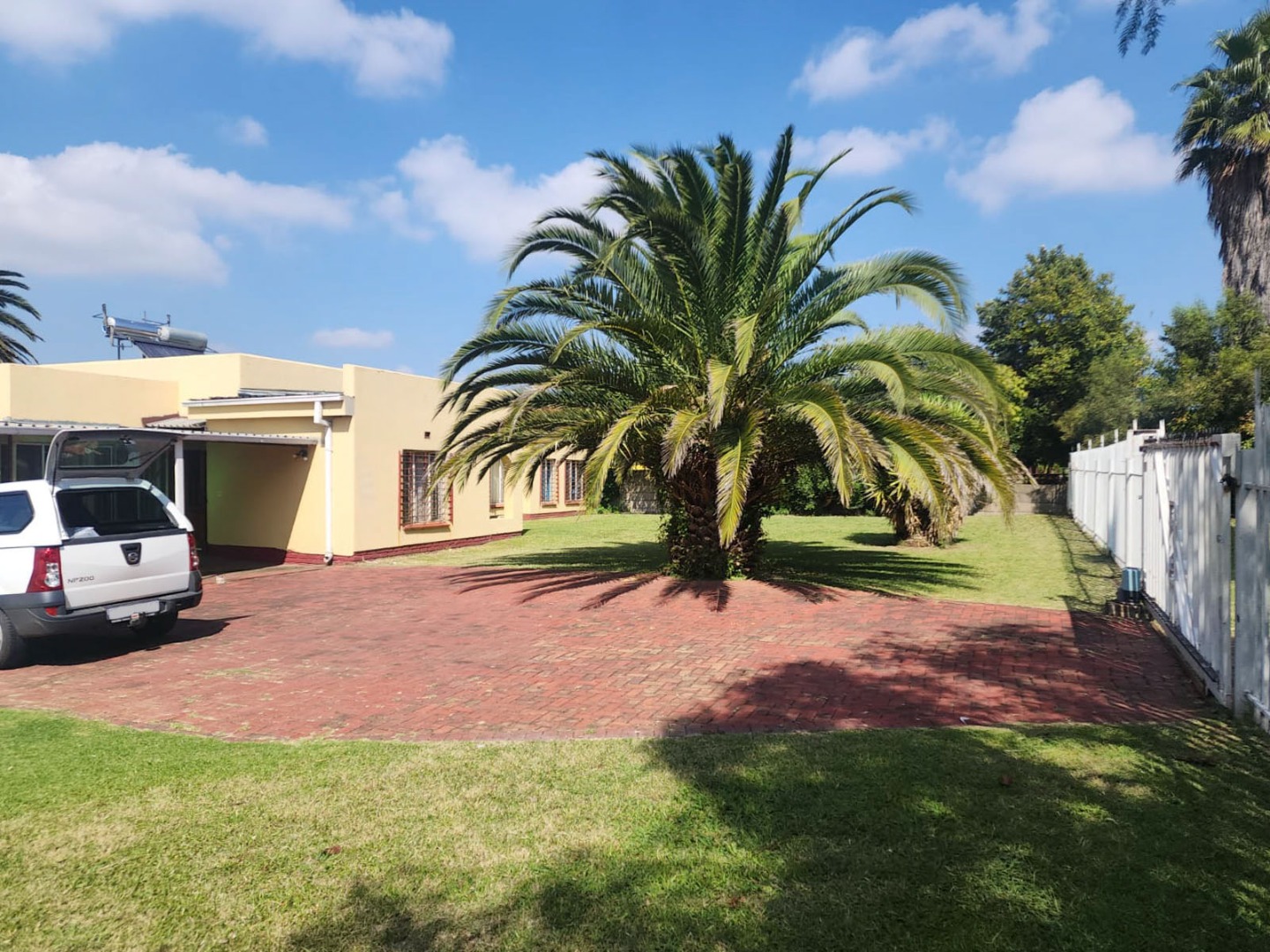 9 Bedroom House For Sale in Bedworth Park RE/MAX™ of Southern Africa