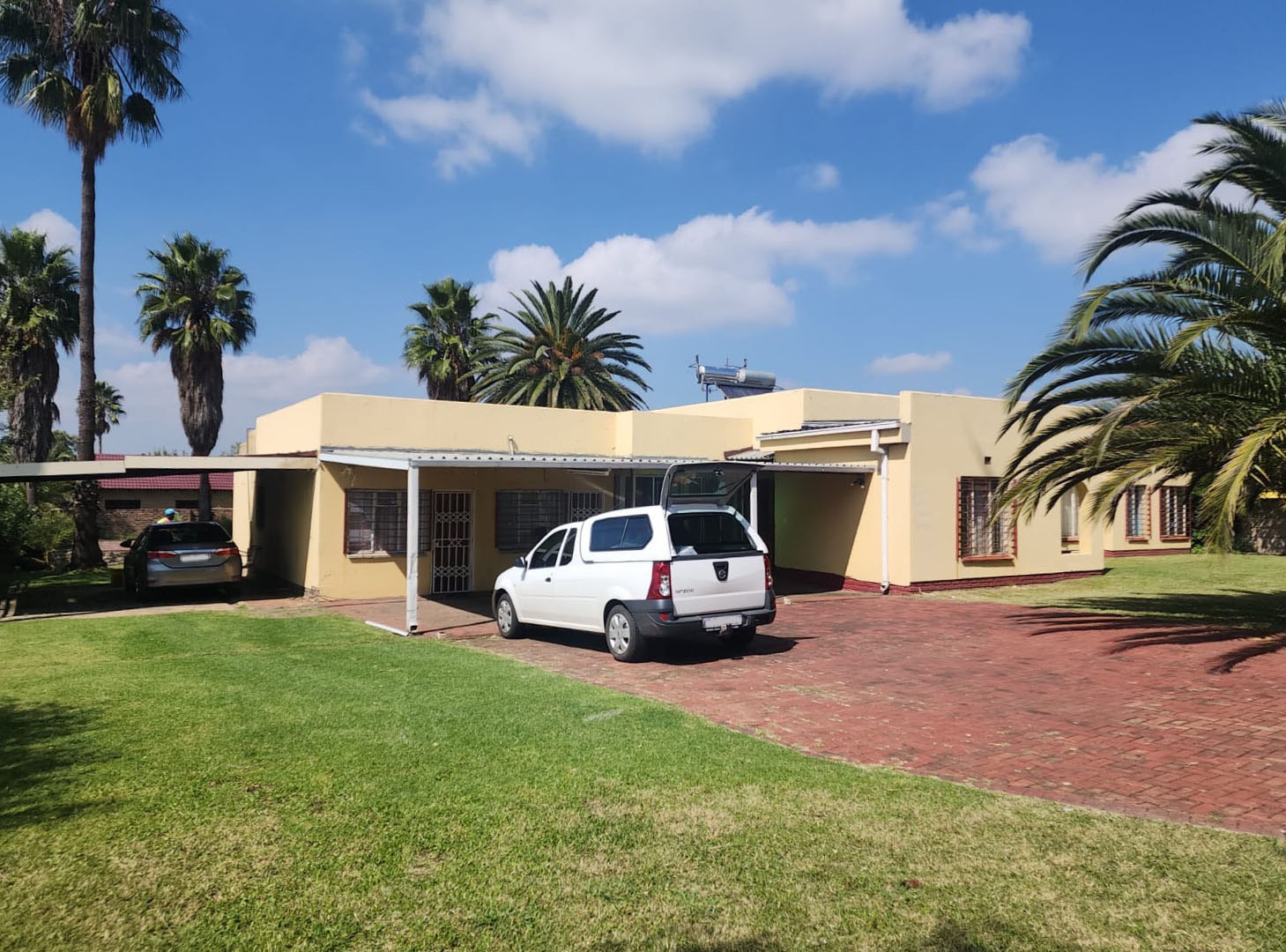 9 Bedroom House For Sale in Bedworth Park RE/MAX™ of Southern Africa