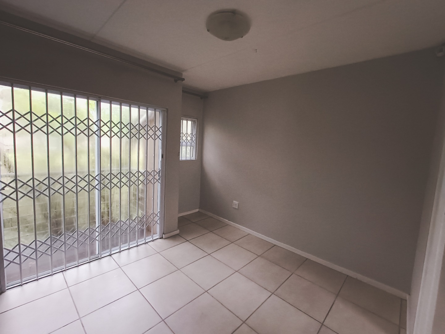 1 Bedroom Apartment / Flat To Rent in Bonnie Doon RE/MAX™ of Southern