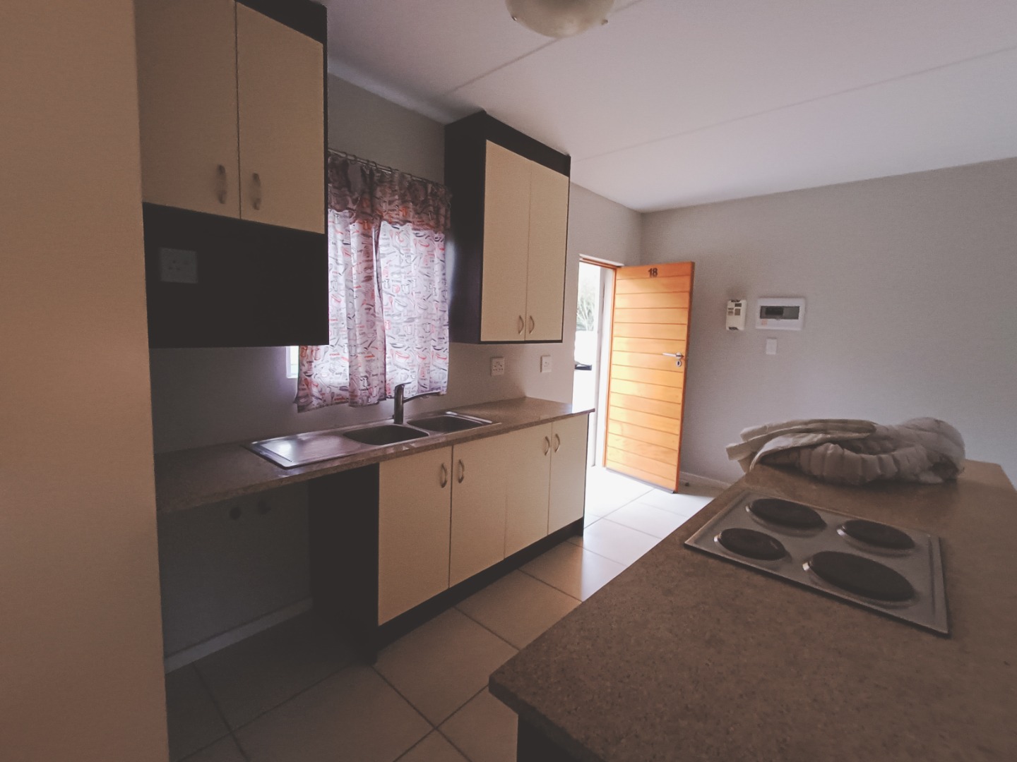 1 Bedroom Apartment / Flat To Rent in Bonnie Doon RE/MAX™ of Southern