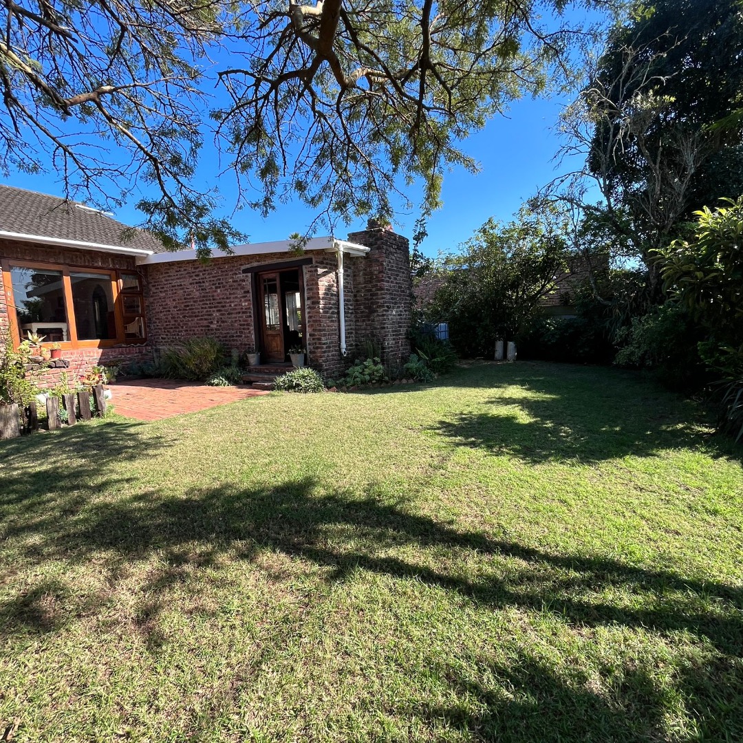 3 Bedroom House For Sale in Charlo RE/MAX™ of Southern Africa