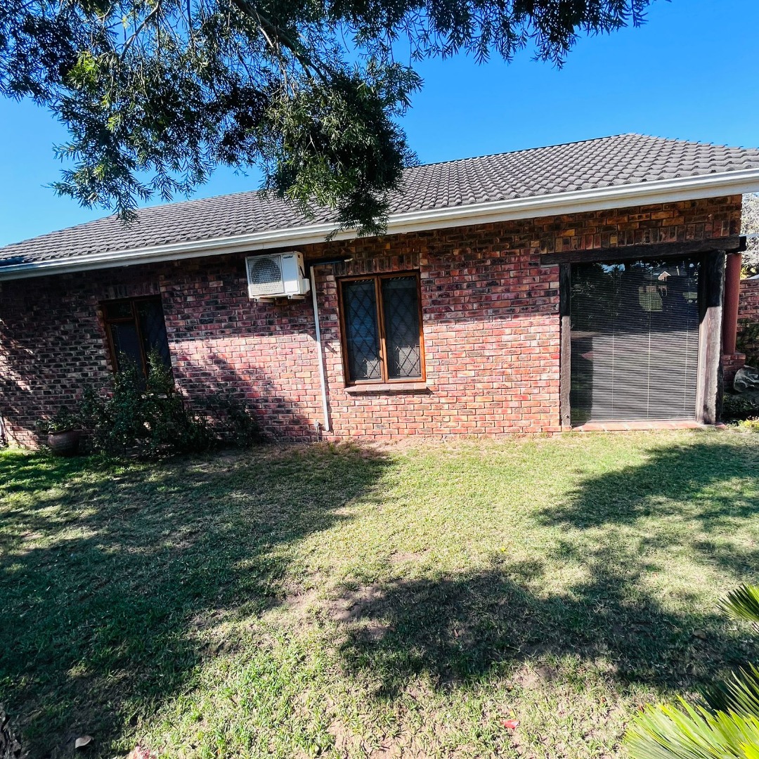 3 Bedroom House For Sale in Charlo RE/MAX™ of Southern Africa