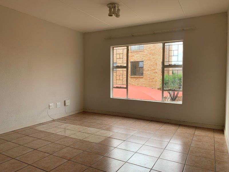 2 Bedroom Apartment / Flat To Rent in Fairland RE/MAX™ of Southern Africa