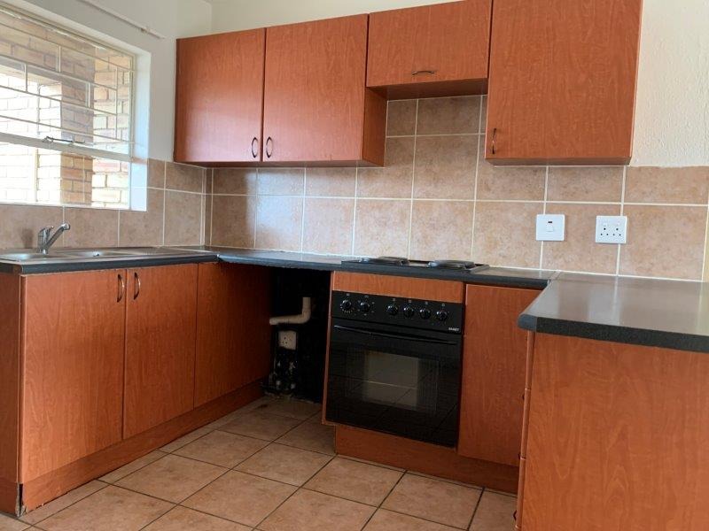 2 Bedroom Apartment / Flat To Rent in Fairland RE/MAX™ of Southern Africa
