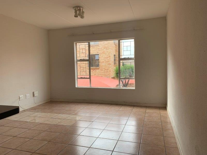 2 Bedroom Apartment / Flat To Rent in Fairland RE/MAX™ of Southern Africa