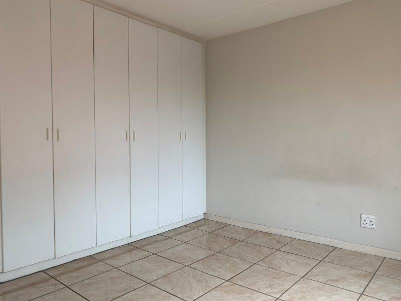 2 Bedroom Apartment / Flat To Rent in Fairland RE/MAX™ of Southern Africa