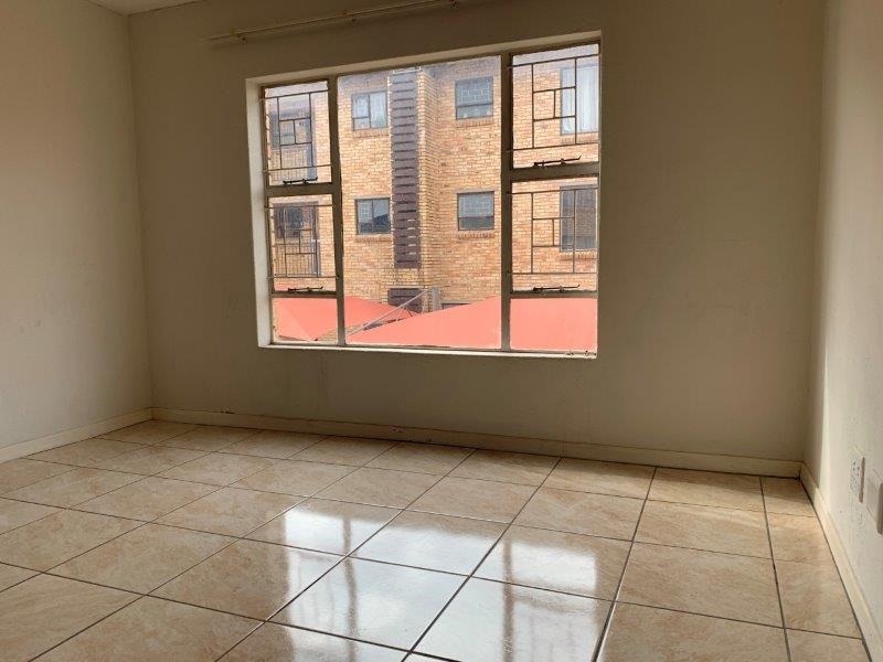 2 Bedroom Apartment / Flat To Rent in Fairland RE/MAX™ of Southern Africa