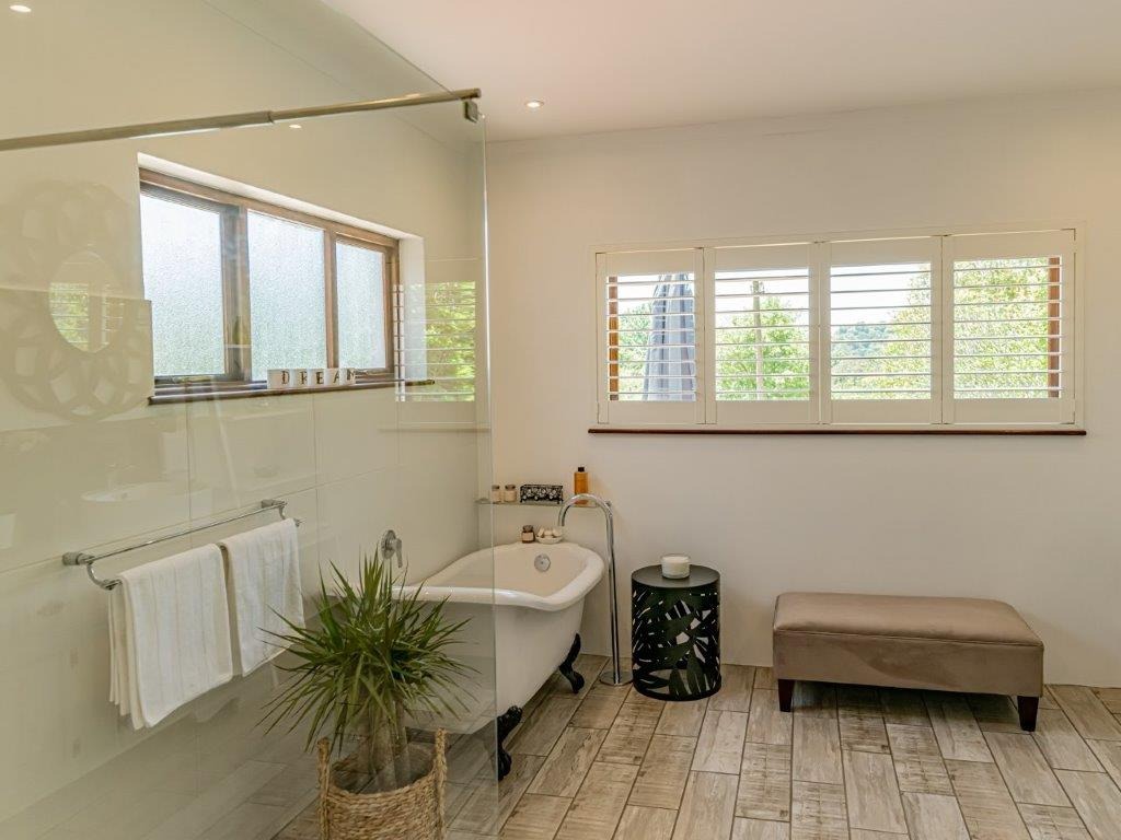 4 Bedroom House For Sale in Kloof RE/MAX™ of Southern Africa