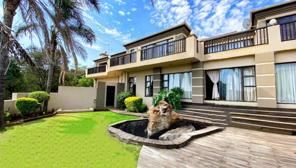 5 Bedroom House For Sale in Mulbarton RE/MAX™ of Southern Africa