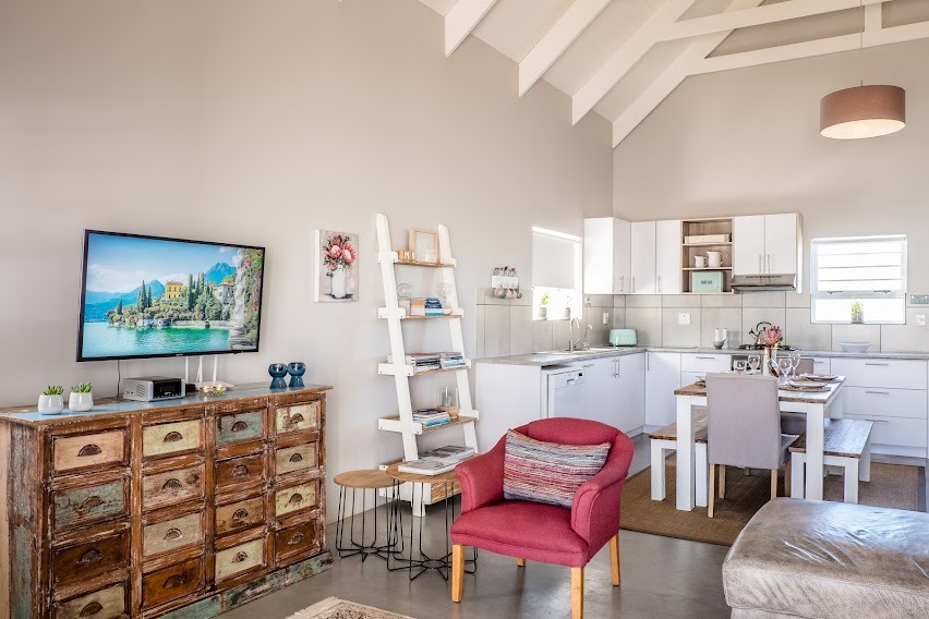 2 Bedroom House For Sale in Britannia Bay RE/MAX™ of Southern Africa