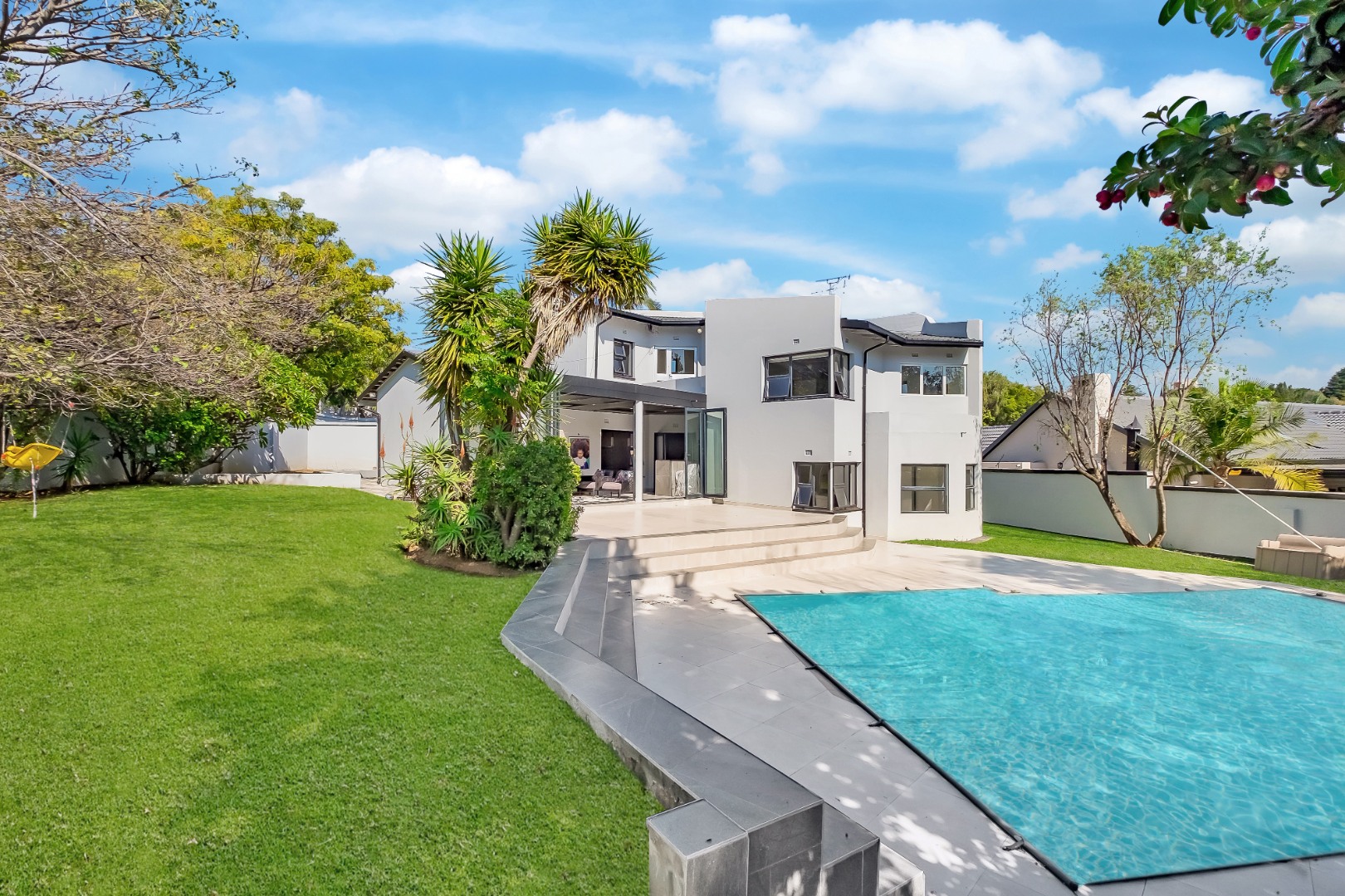 4 Bedroom House For Sale in Hurlingham Manor RE/MAX™ of Southern Africa