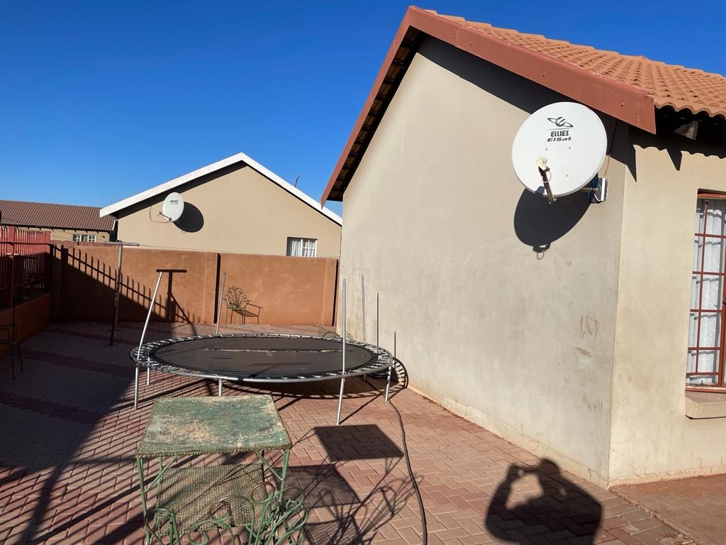 3 Bedroom House For Sale in Kathu RE/MAX™ of Southern Africa