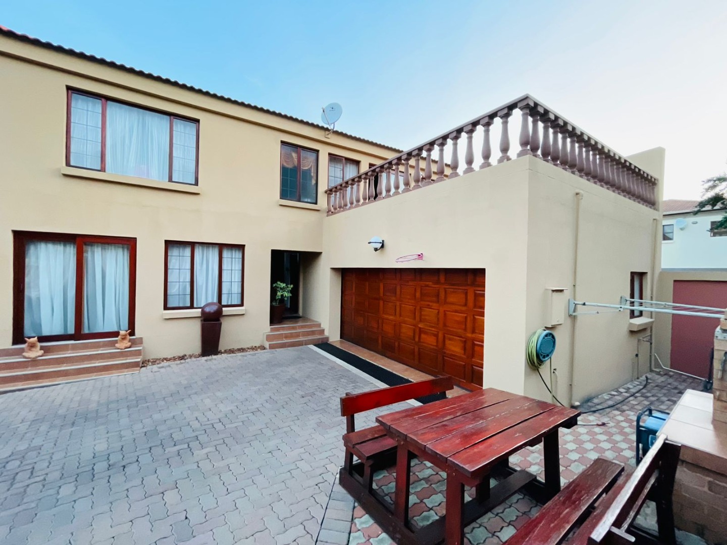 3 Bedroom House For Sale in Bassonia Rock RE/MAX™ of Southern Africa