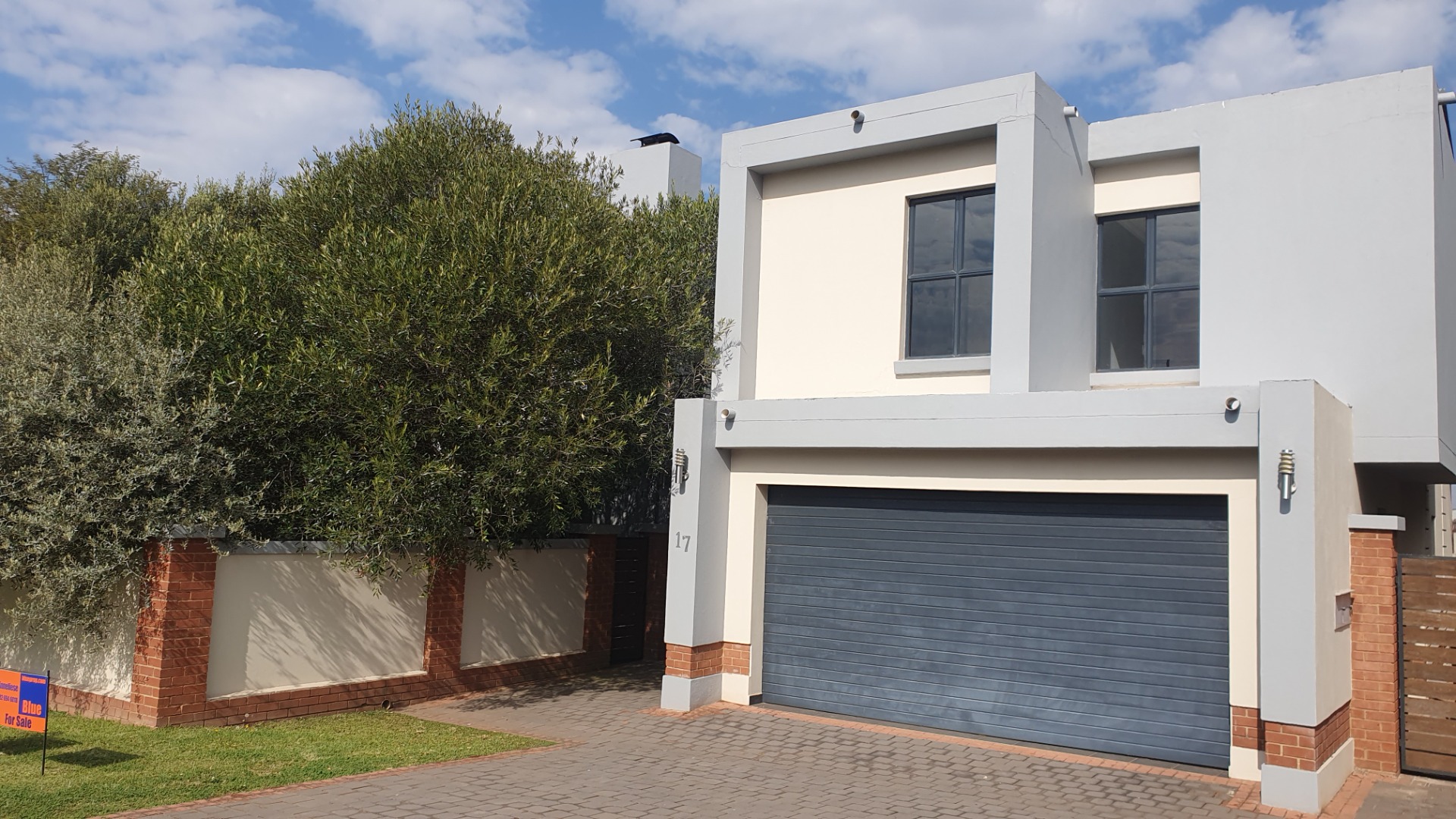 4 Bedroom House For Sale in Midstream Ridge Estate RE/MAX™ of