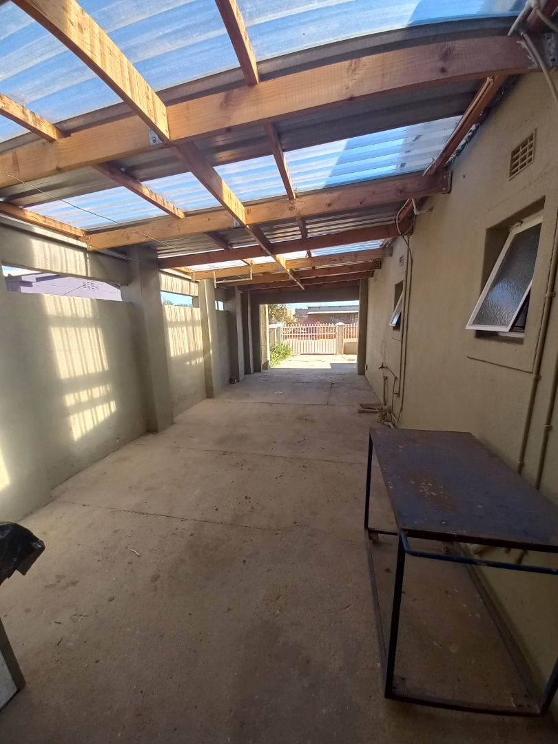 3 Bedroom House For Sale in Galeshewe RE/MAX™ of Southern Africa