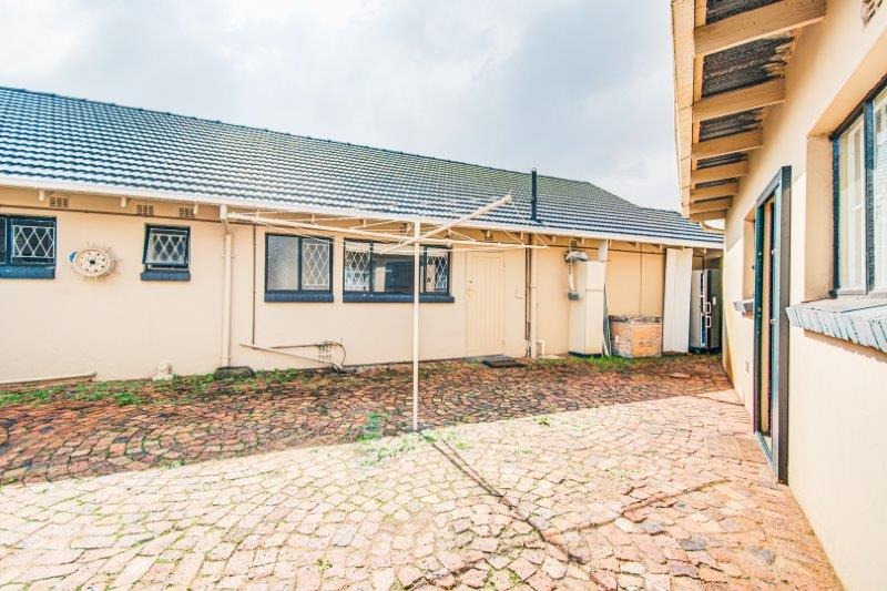 3 Bedroom House For Sale in Bonaero Park RE/MAX™ of Southern Africa