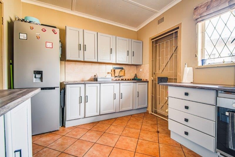 3 Bedroom House For Sale in Bonaero Park RE/MAX™ of Southern Africa