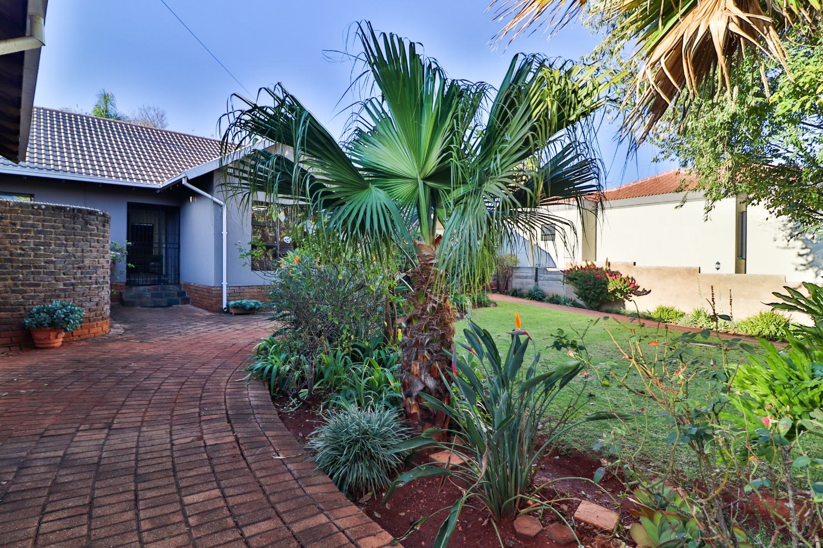 3 Bedroom House For Sale in Helderkruin RE/MAX™ of Southern Africa