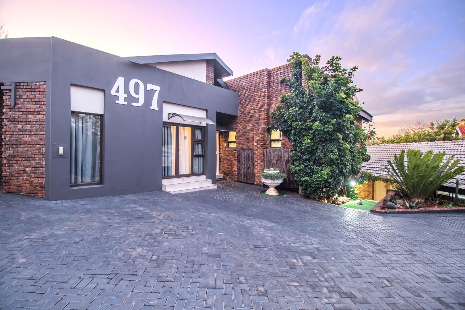 7 Bedroom House For Sale in Moreleta Park RE/MAX™ of Southern Africa