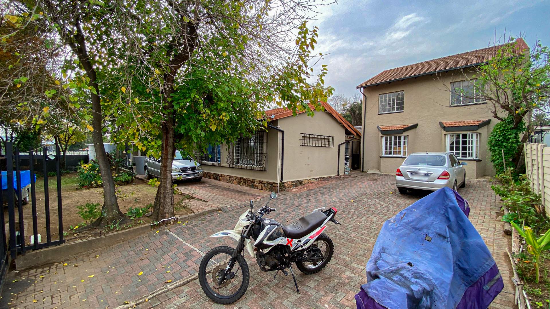 9 Bedroom House For Sale in Fontainebleau RE/MAX™ of Southern Africa