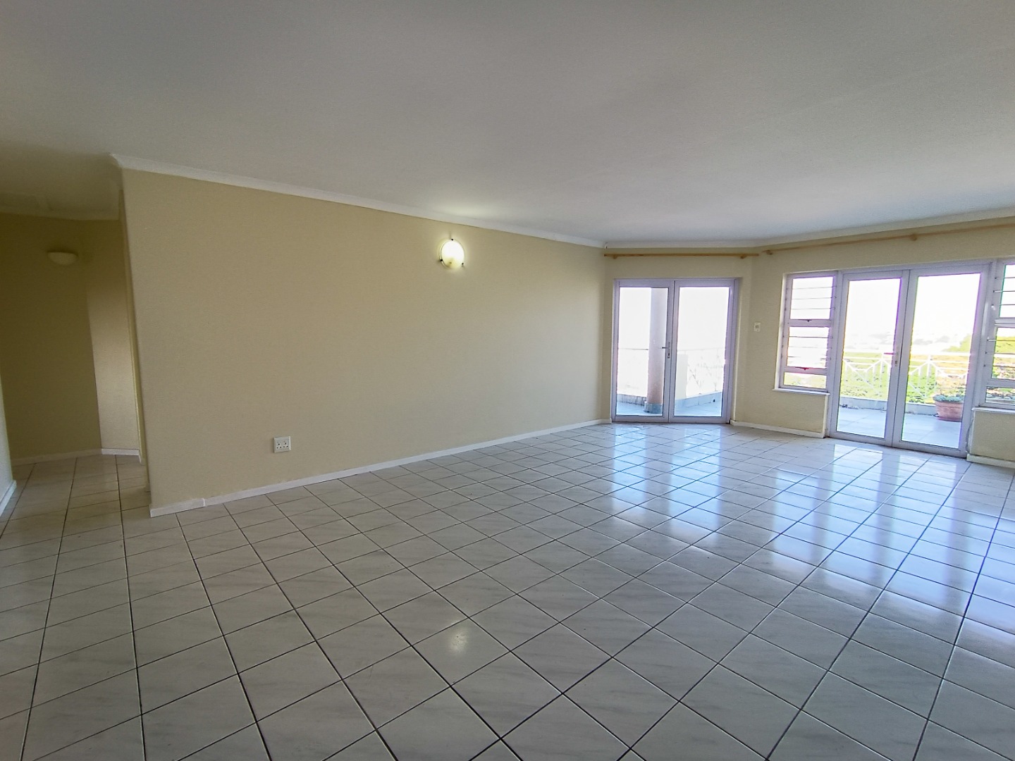 3 Bedroom Apartment / Flat For Sale in Morningside RE/MAX™ of