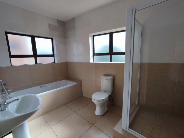 3 Bedroom Townhouse To Rent in Clare Hills RE/MAX™ of Southern Africa