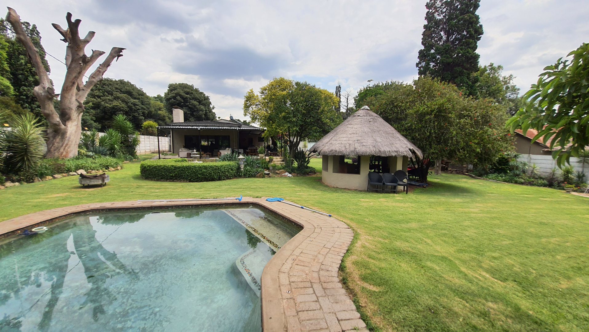 5 Bedroom House For Sale in Lombardy East RE/MAX™ of Southern Africa
