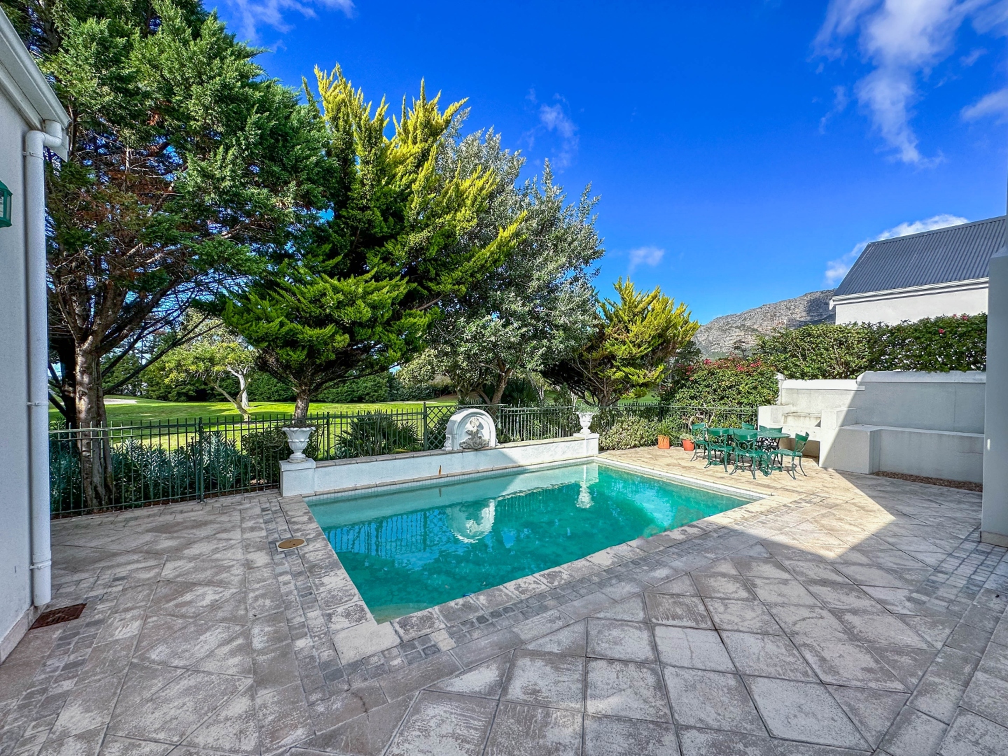 3 Bedroom House For Sale in Steenberg Golf Estate RE/MAX™ of Southern