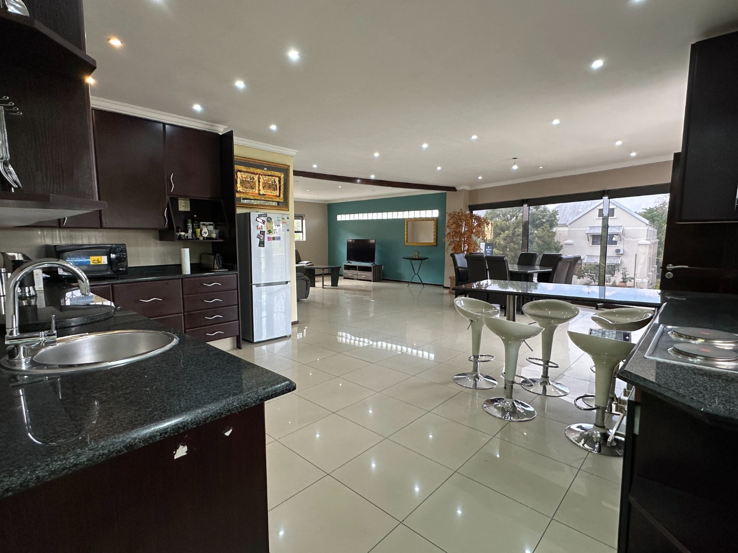 3 Bedroom Apartment / Flat To Rent in Melrose Arch RE/MAX™ of