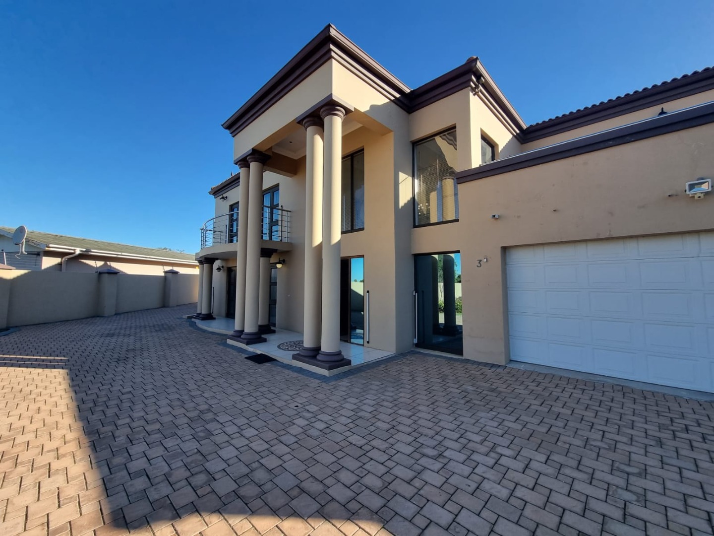 6 Bedroom House For Sale in Bluewater Bay RE/MAX™ of Southern Africa