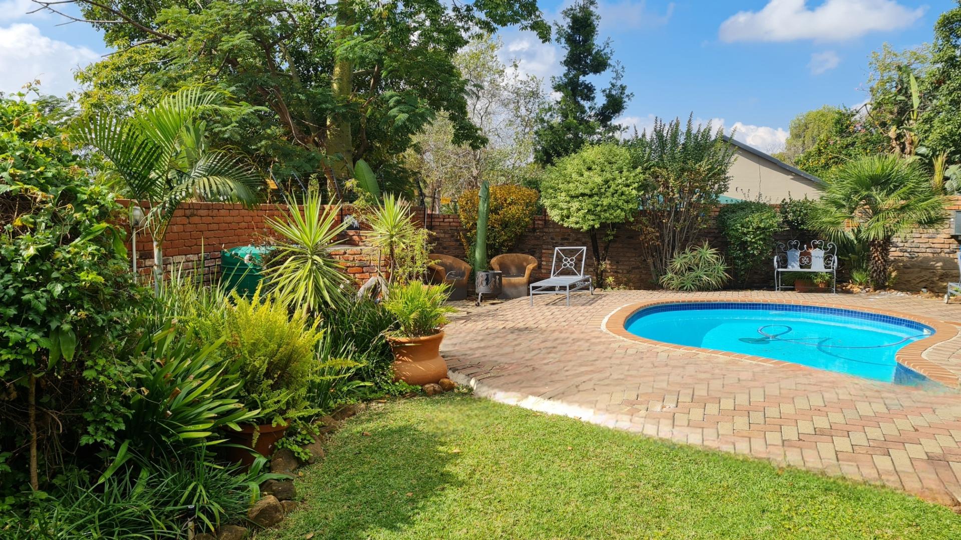 3 Bedroom House For Sale in Safari Gardens RE/MAX™ of Southern Africa