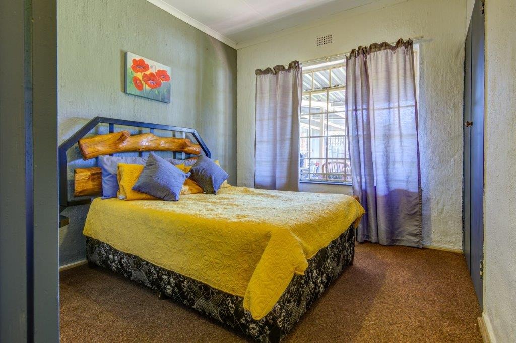 4 Bedroom House For Sale in Esther Park RE/MAX™ of Southern Africa