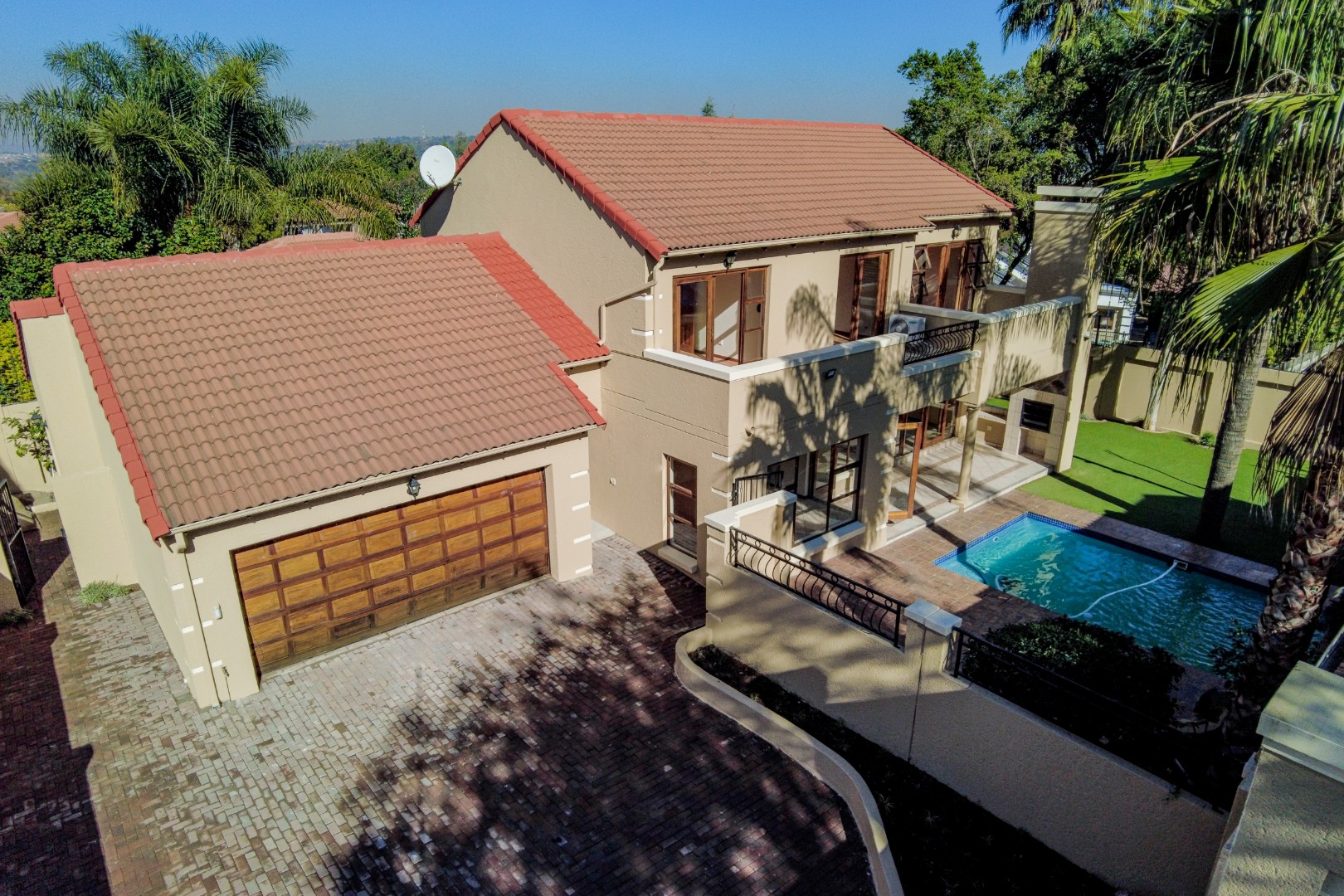 Property to rent in Douglasdale RE/MAX™ of Southern Africa