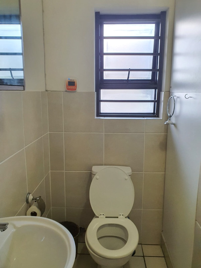 2 Bedroom Apartment / Flat For Sale in Grassy Park RE/MAX™ of Southern Africa