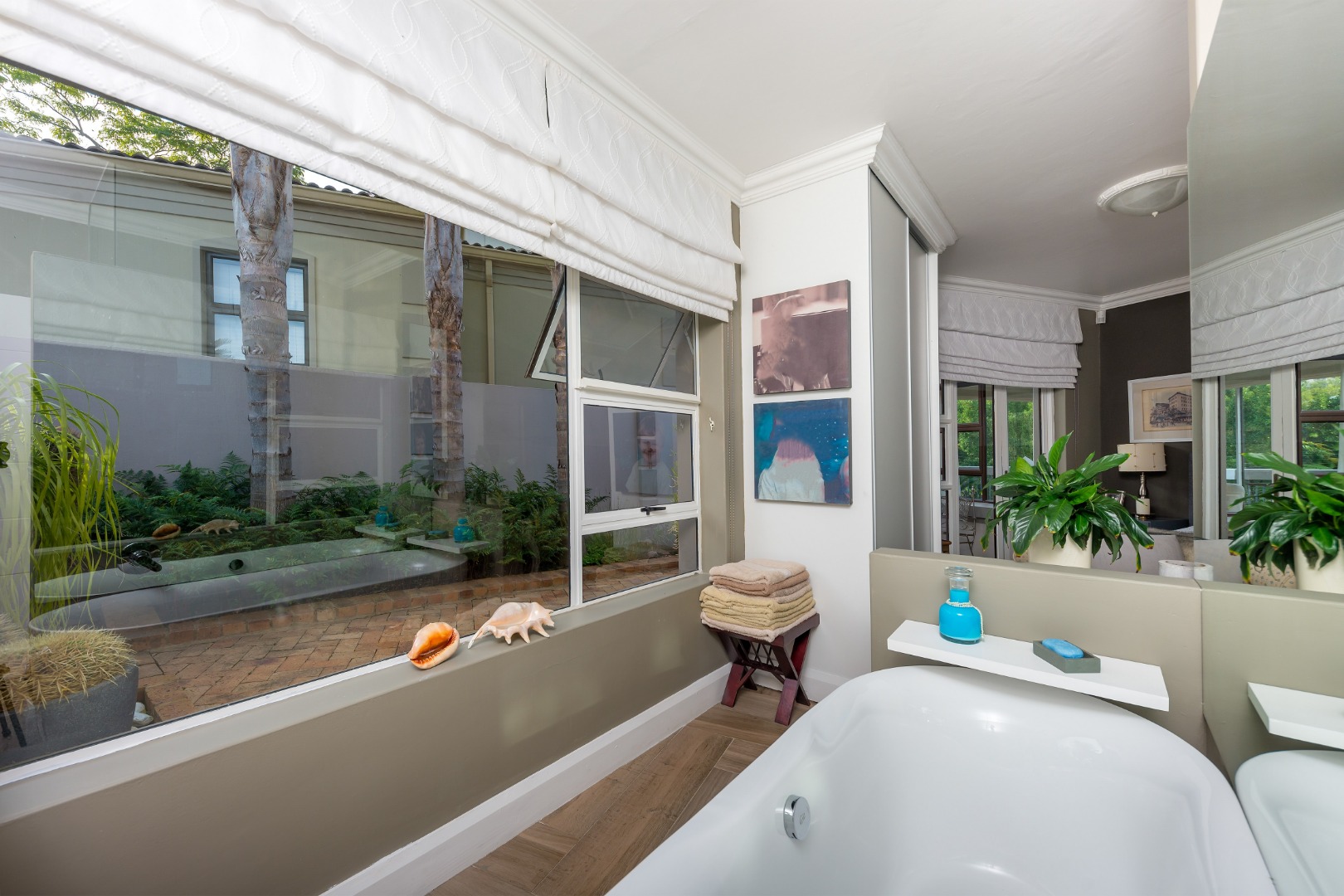 2 Bedroom House For Sale in Glen Barrie RE/MAX™ of Southern Africa