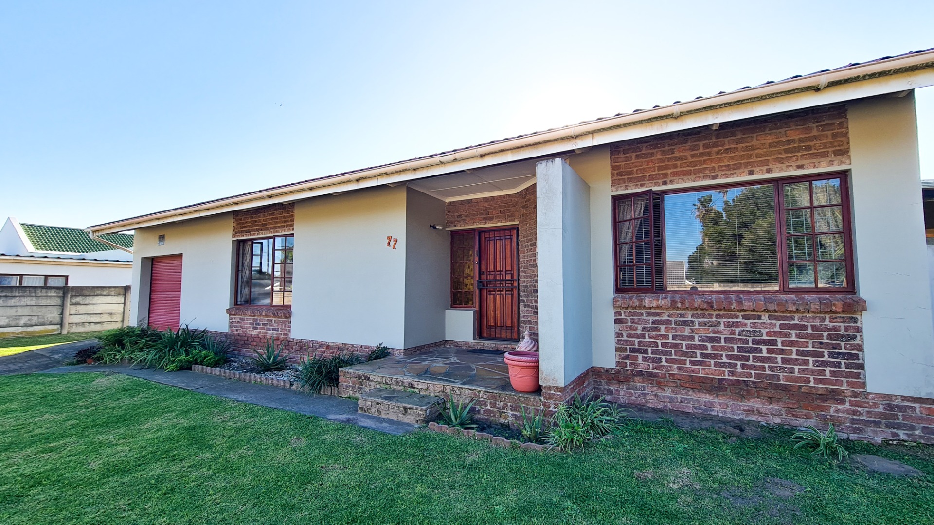 2 Bedroom House For Sale in Gonubie RE/MAX™ of Southern Africa