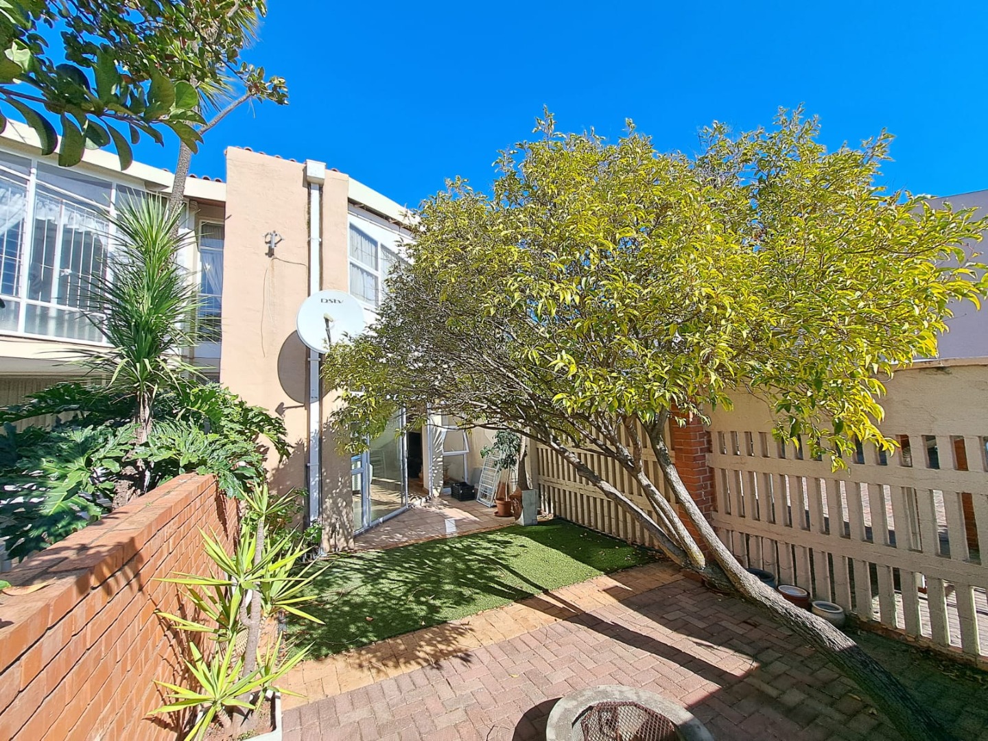 3 Bedroom Townhouse For Sale in St Andrews RE/MAX™ of Southern Africa