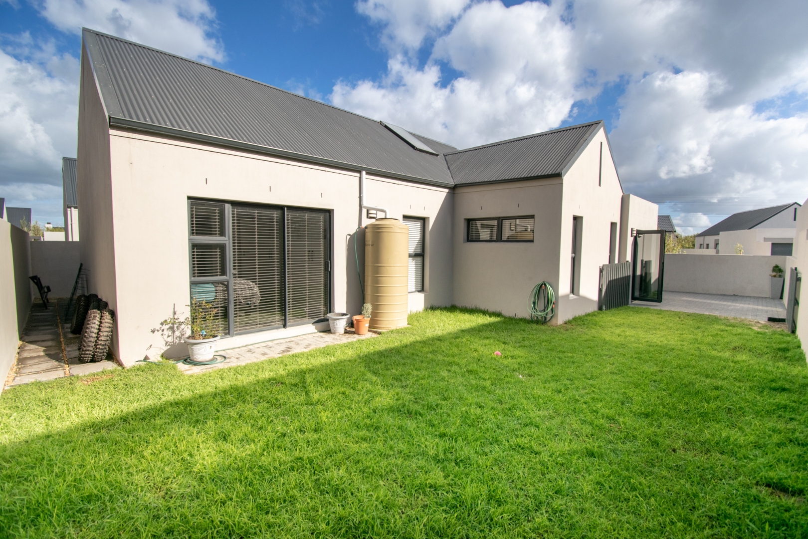 3 Bedroom House For Sale in Aan de Wijnlanden RE/MAX™ of Southern Africa