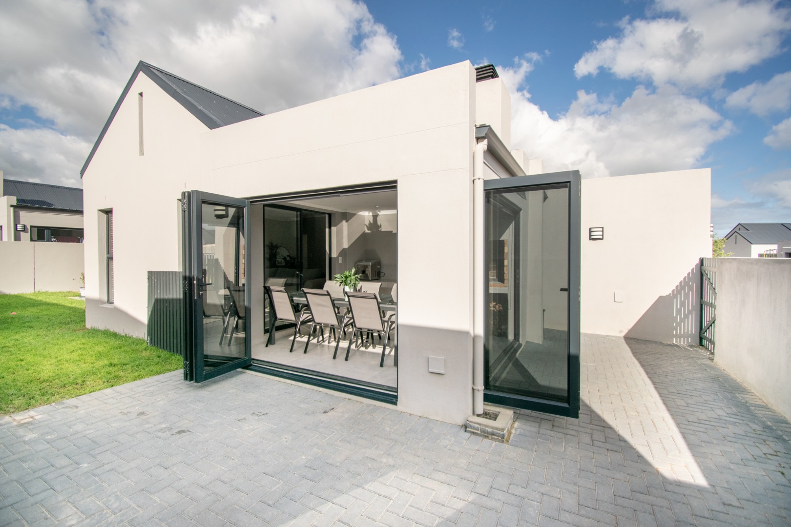 3 Bedroom House For Sale in Aan de Wijnlanden RE/MAX™ of Southern Africa