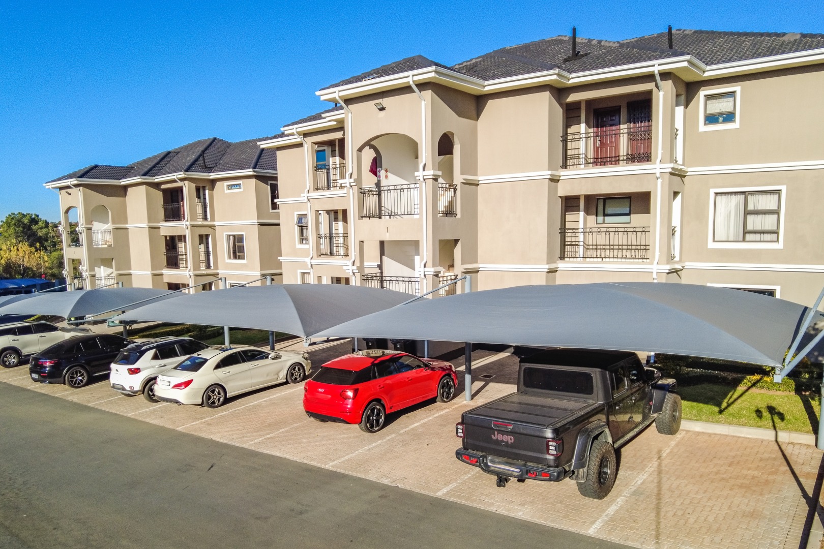 3 Bedroom Townhouse For Sale in Broadacres RE/MAX™ of Southern Africa