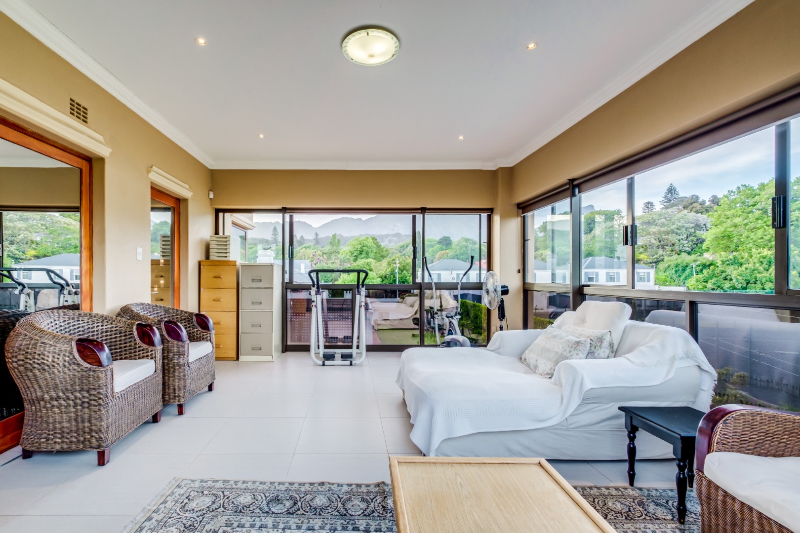 6 Bedroom House For Sale in Wynberg Upper RE/MAX™ of Southern Africa