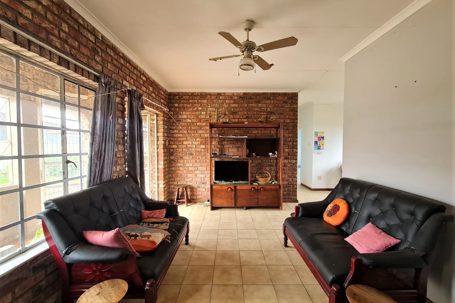 6 Bedroom House For Sale in Colchester RE/MAX™ of Southern Africa