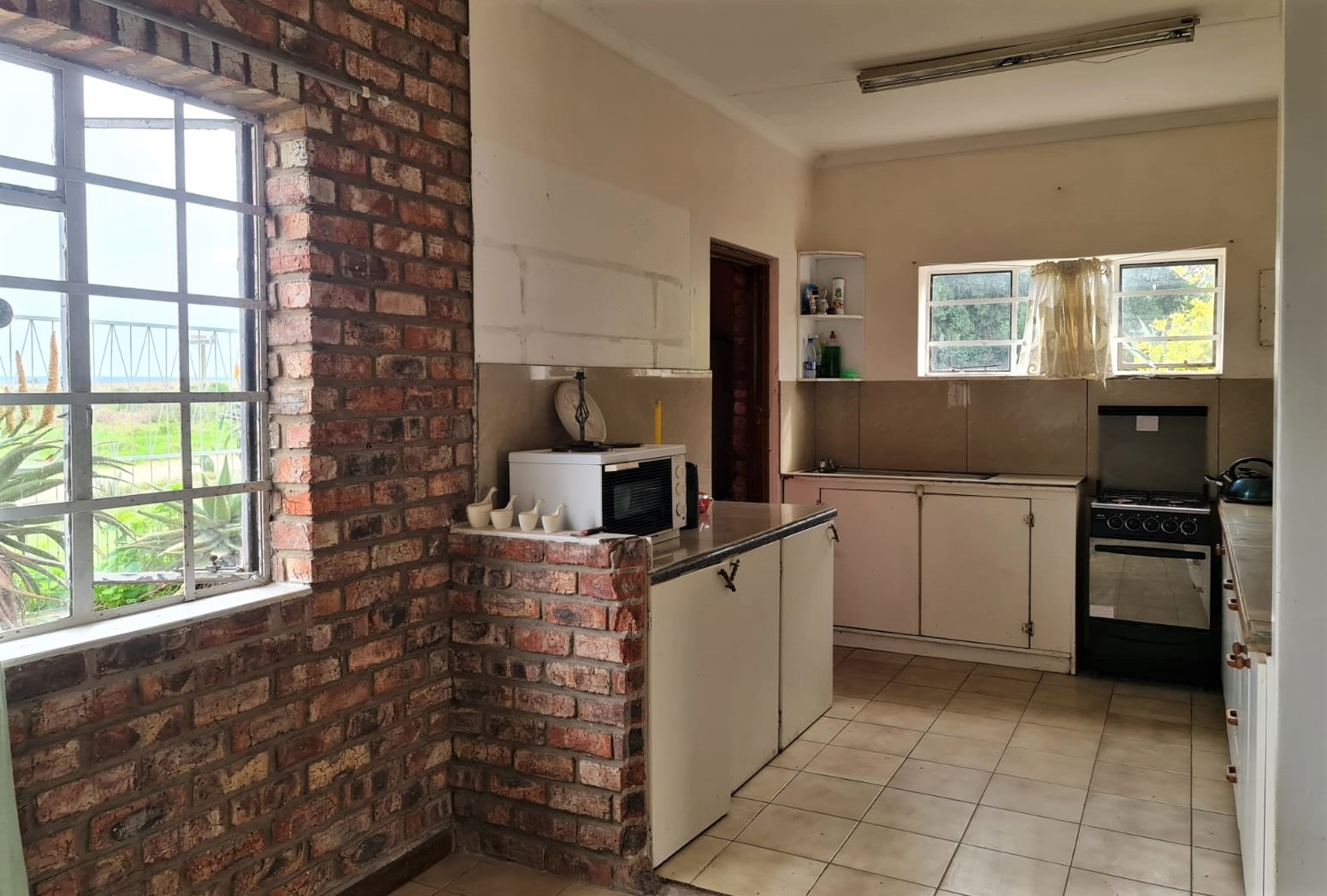 6 Bedroom House For Sale in Colchester RE/MAX™ of Southern Africa