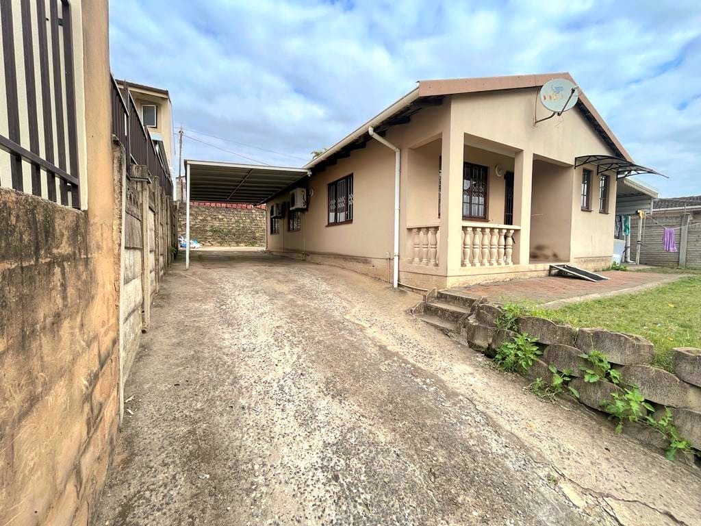 3 Bedroom House For Sale in Longcroft RE/MAX™ of Southern Africa