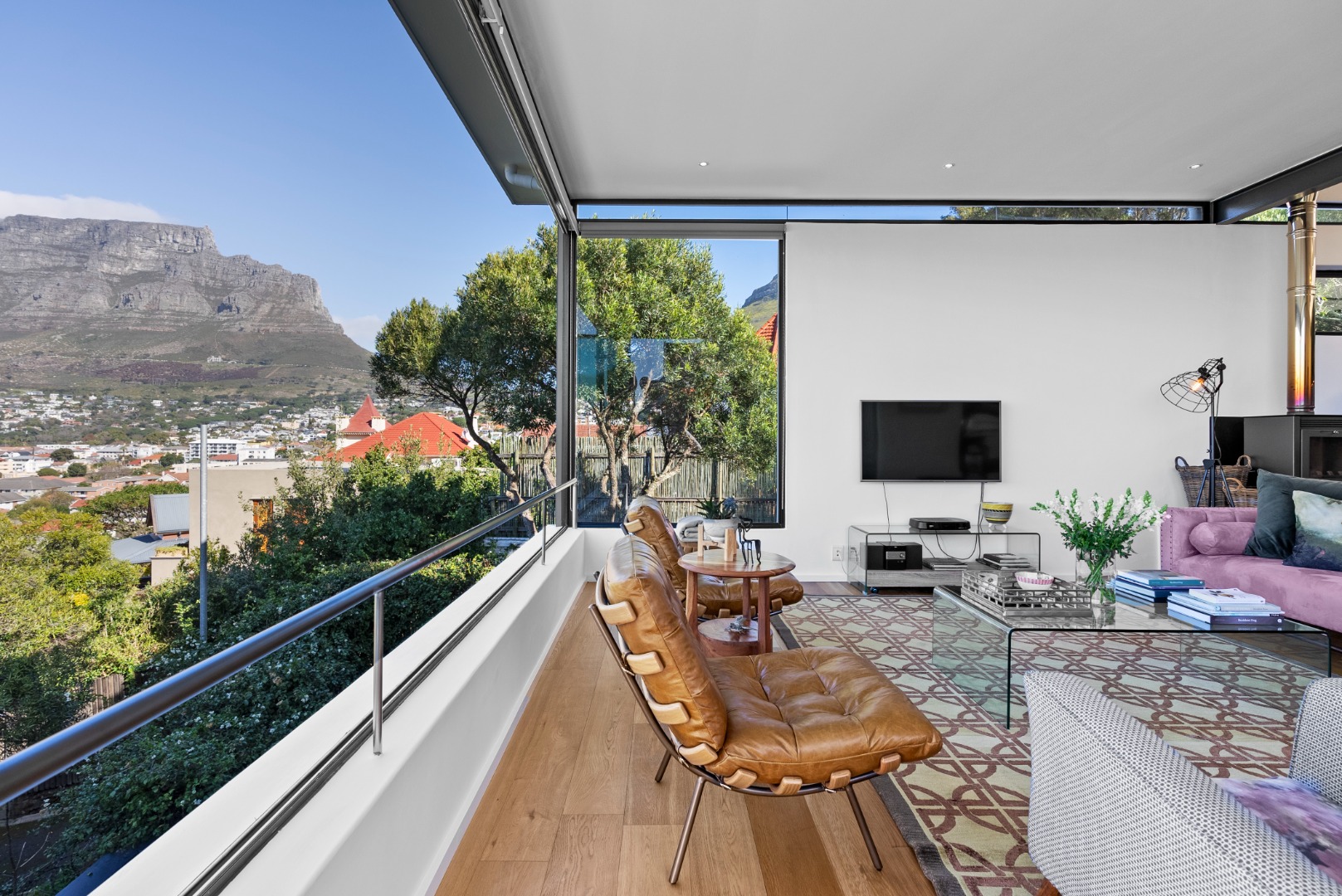 3 Bedroom House For Sale in Tamboerskloof RE/MAX™ of Southern Africa